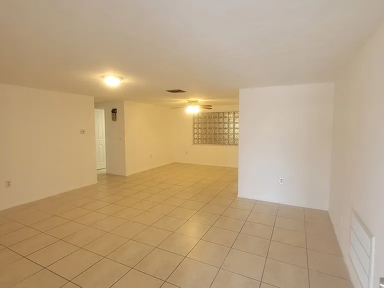 3639 Madison St — Photo 2