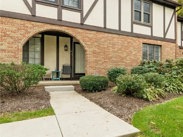 6726 Hills And Dales Rd NW, Canton, OH 44708