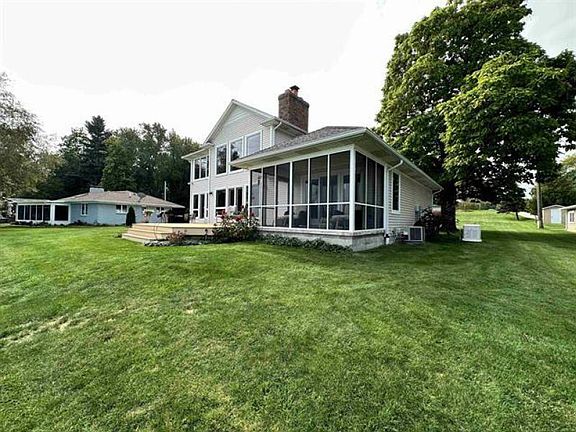 3rd image of 1406 N Lakeshore Rd