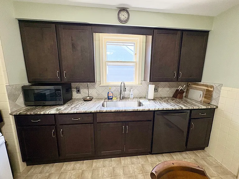 182 Roosevelt St — Photo 10