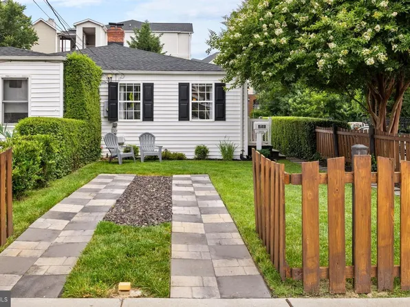 100 1/2 E Reed Ave, Alexandria, VA 22305