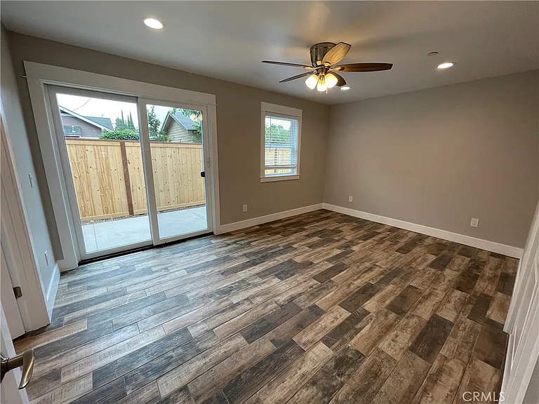 562 E Van Bibber Ave — Photo 25