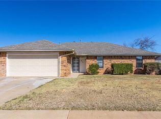317 NE 16th St, Moore, OK 73160