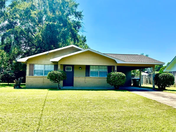 121 Beverly Dr, Ocean Springs, MS 39564