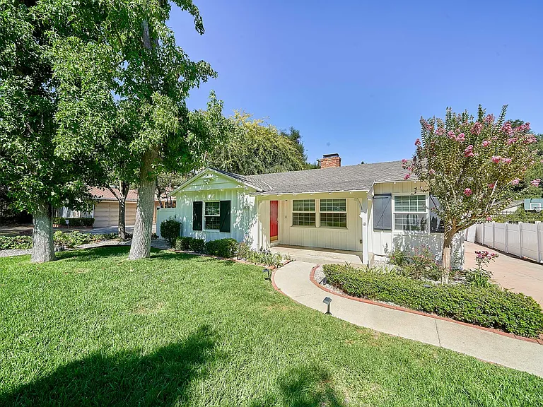 4820 Hampton Rd — Photo 1