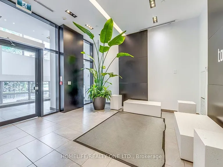 17 Dundonald St #705 — Photo 4
