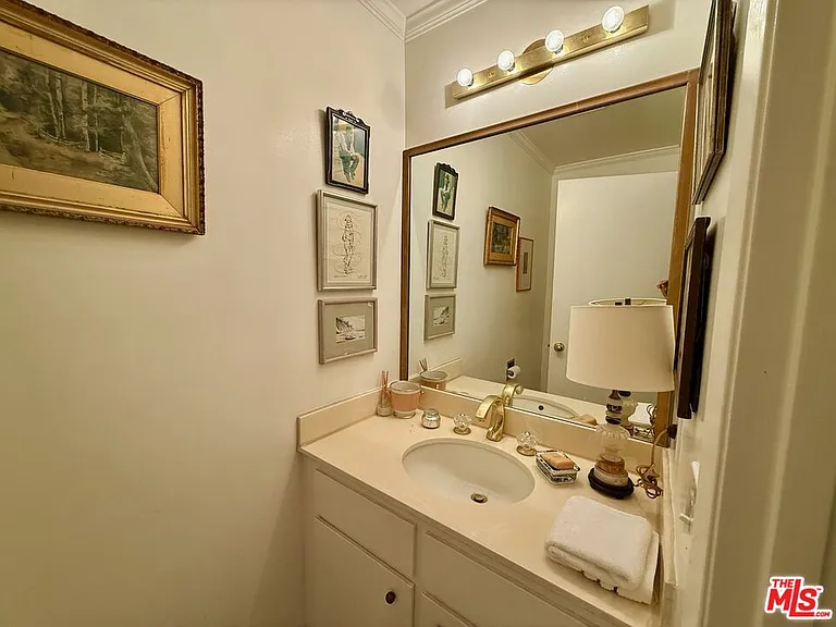 637 Wilcox Ave #2D — Photo 13
