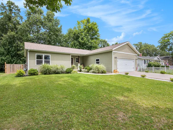 712 E Evergreen St, Greenville, MI 48838