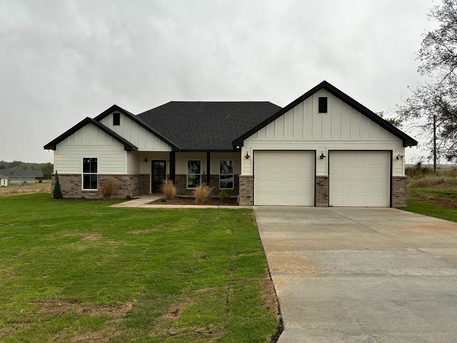 3 bed, 1600 sqft, $2,320 — Photo 1
