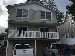 25 Hickory Rd #B, Port Washington, NY 11050