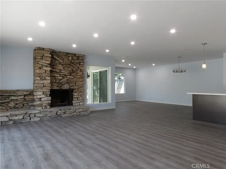 2737 Burly Ave — Photo 2