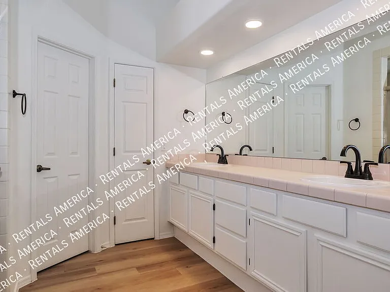 1150 W Masters Cir — Photo 30