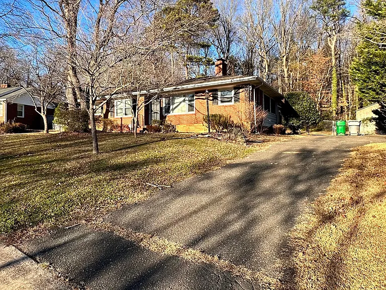 3825 Sheffield Dr — Photo 3