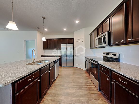 3rd image of 470 Banyan Forest Dr