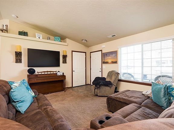 3rd image of 6206 Westmoreland Ln