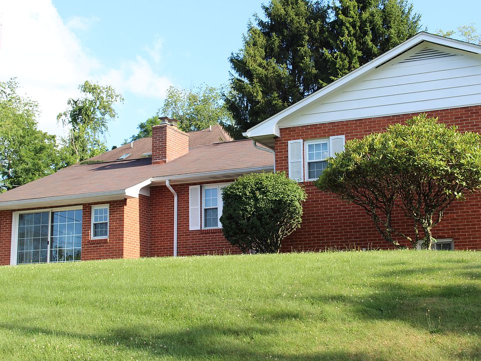 Front of House Facing Dead End Street.