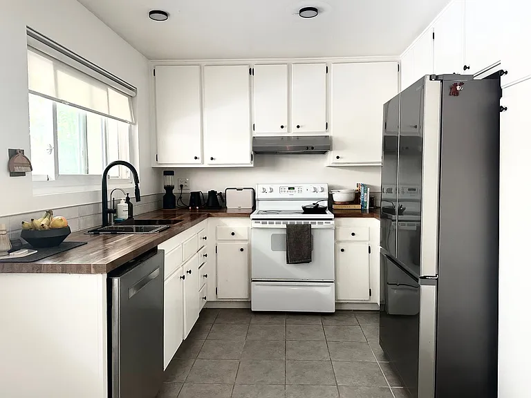 2844 E 3rd St #108 — Photo 7