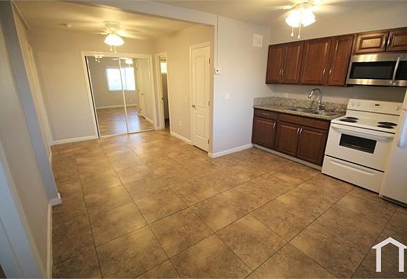 3rd image of 1111 S Casino Center Blvd APT 9