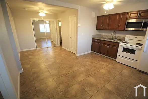 1111 S Casino Center Blvd #9 — Photo 3