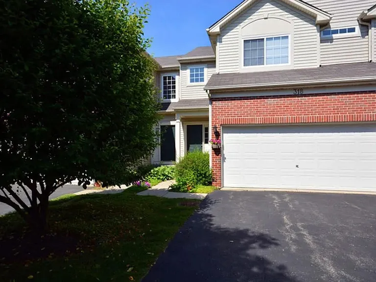 318 Abington Woods Dr — Photo 1