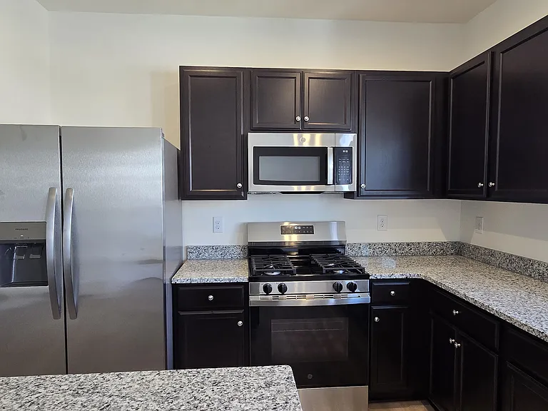 220 Greenpark Rd — Photo 11