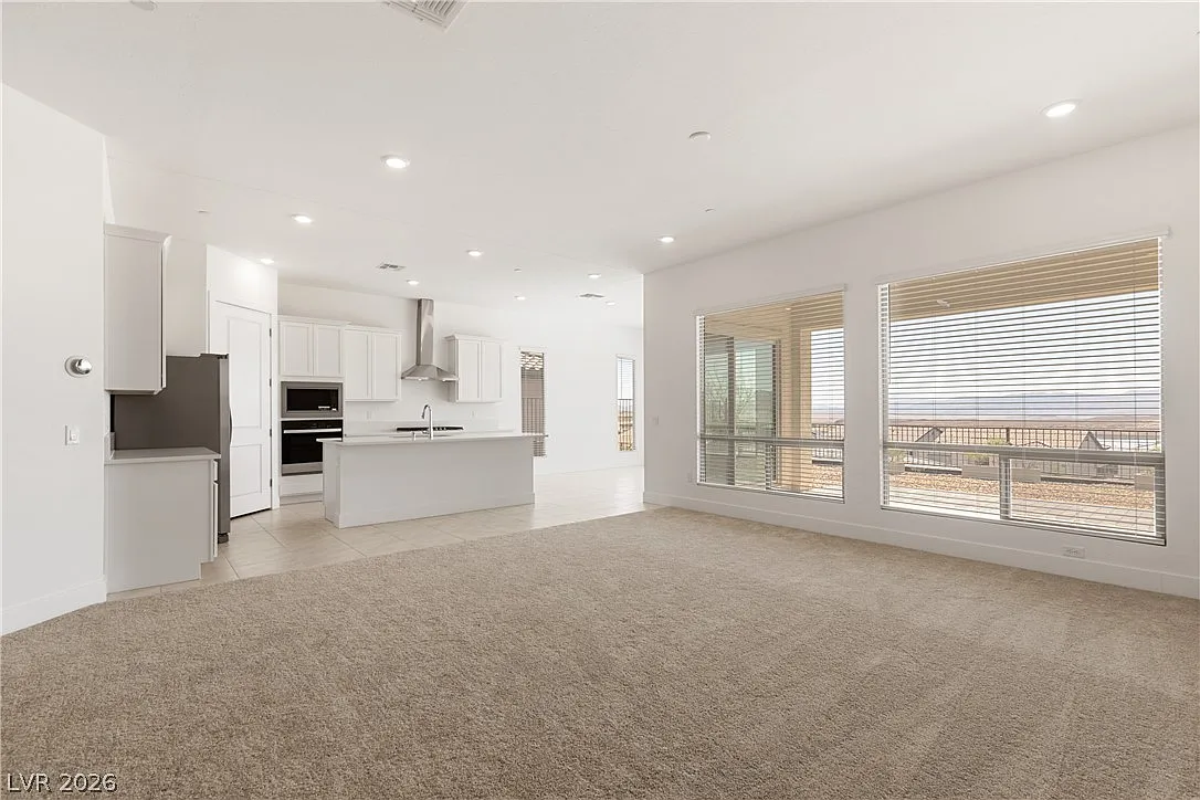 2 bed, 2.5 bath, 2302 sqft, $3,200 — Photo 2