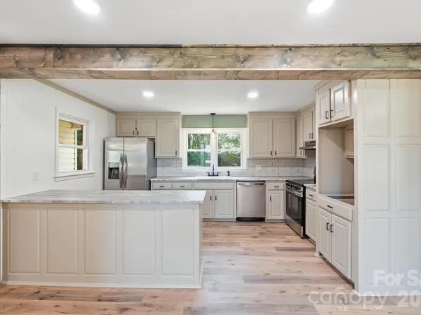 112 Summers Farm Rd, Statesville, NC 28625