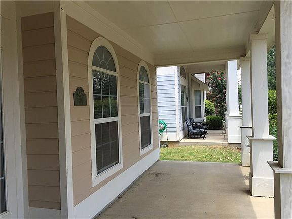 3rd image of 1601 Degnen Ln