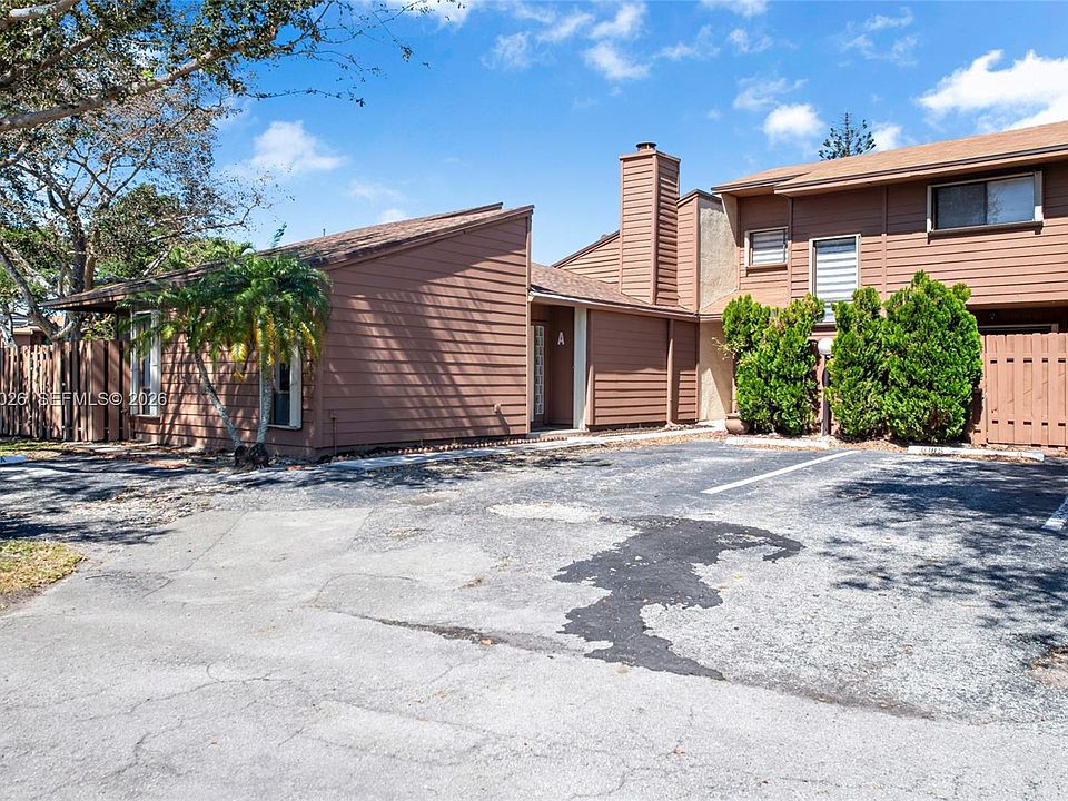 1st image of 6185 Live Oak Ct APT A