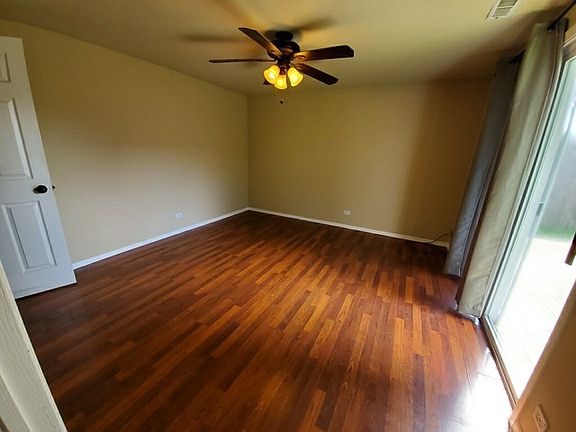 4th image of 1090 Pheasant Run Ln #1090