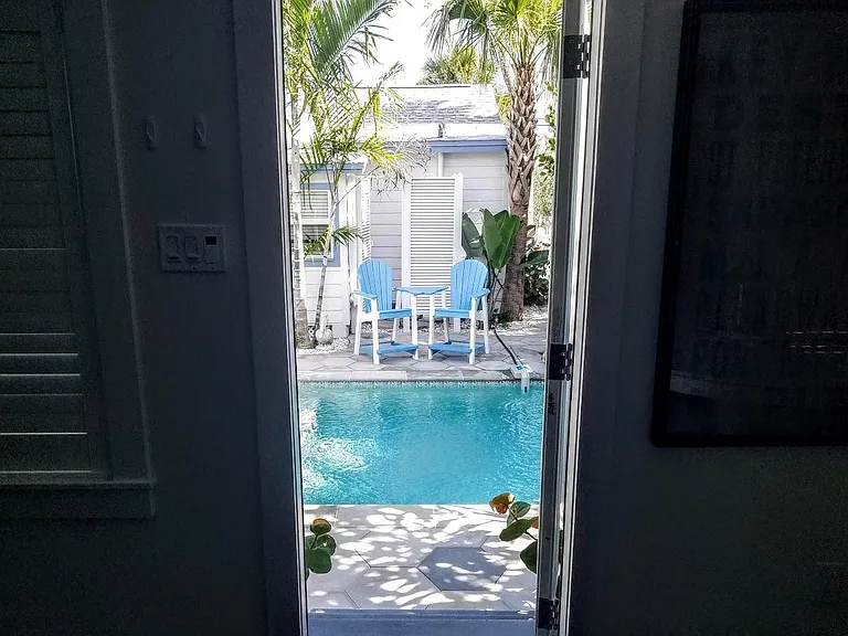 105 6th Ave — Photo 46