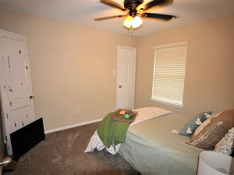 2409 Avalon Trace Ln — Photo 14