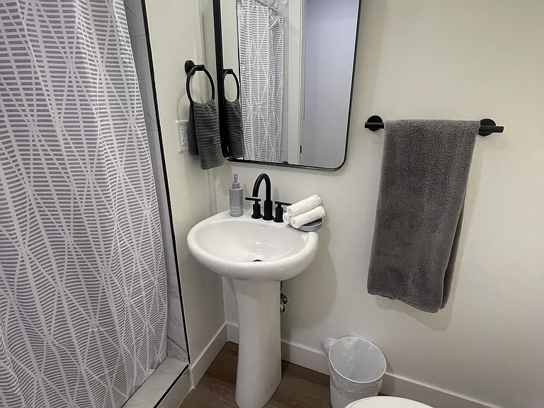 2233 Jefferson Ave #3 — Photo 18