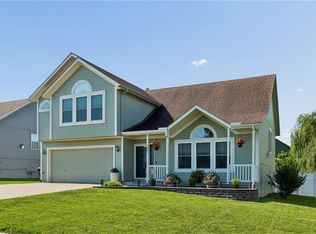 1301 Bradford Dr, Greenwood, MO 64034