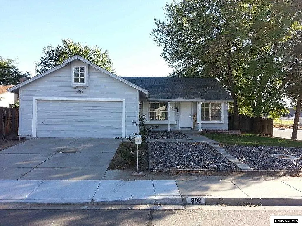 909 Pinewood Dr photo 1