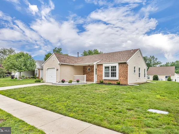 17 Blanchard Dr, Deptford, NJ 08096