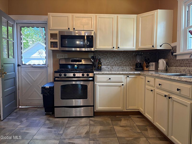 3rd image of 11 Rankin Avenue