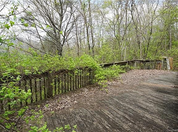 3rd image of 46 E Mountain Way