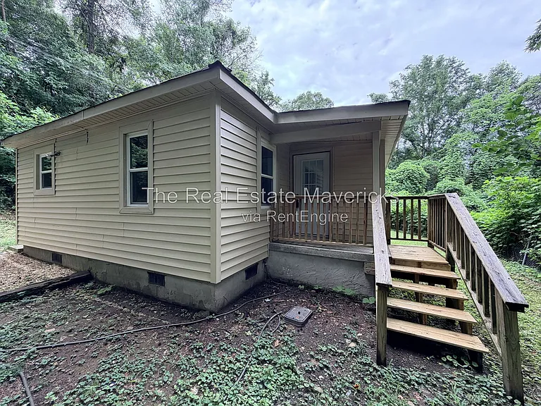 128 Phillips Hollow Rd — Photo 1