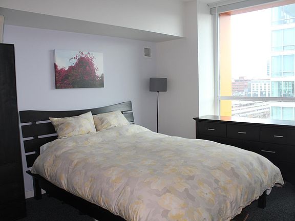 4th image of 300 Berry St Unit 702