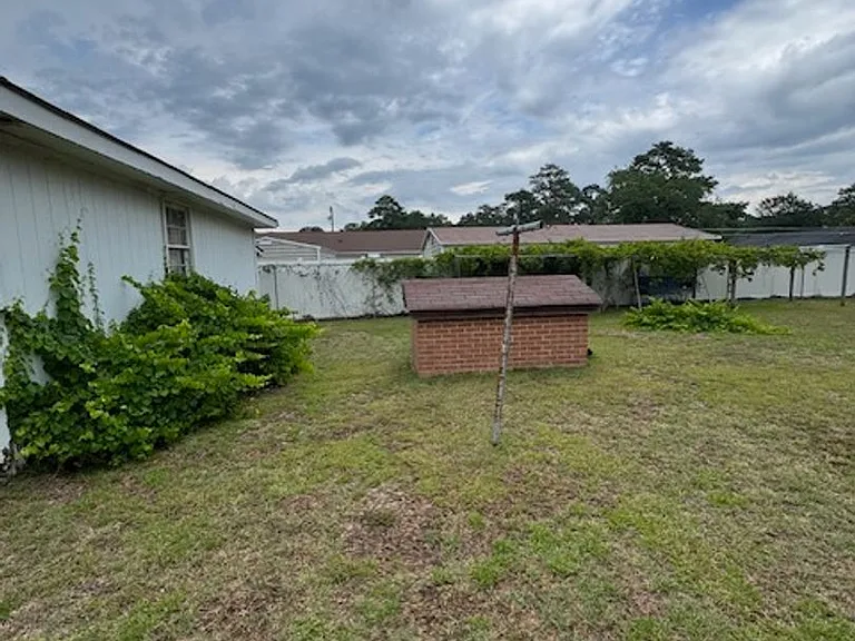 709 Luther Dr — Photo 24