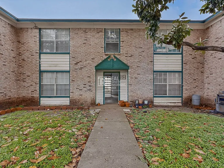 8024 Cambridge Cir — Photo 3