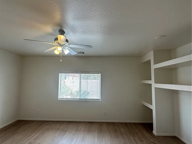 2844 Woodland Park Ave — Photo 8