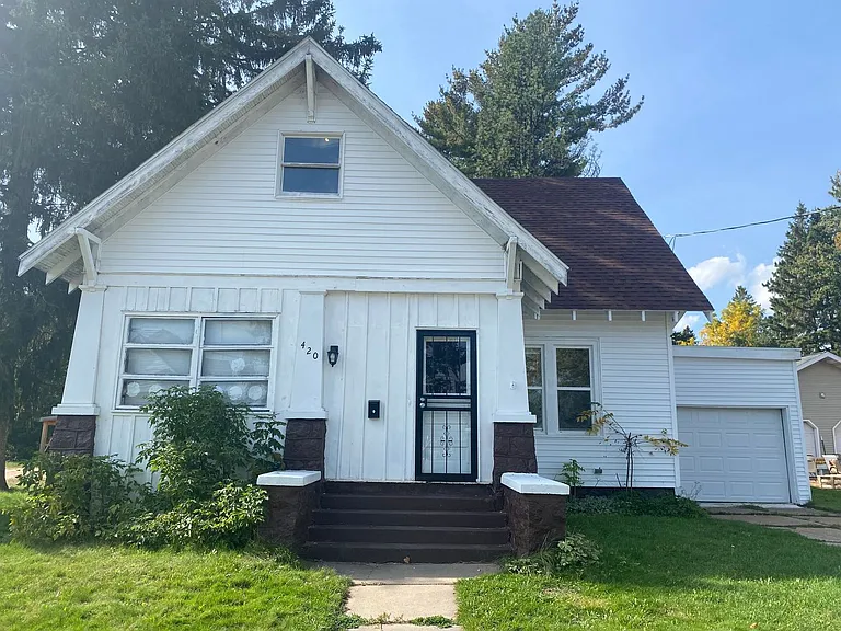 420 Elm St — Photo 1