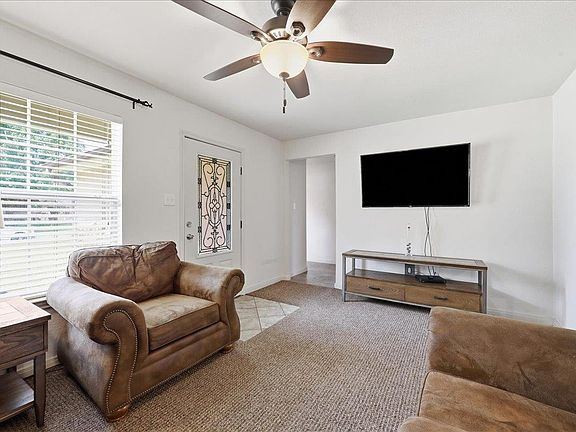 2nd image of 2749 Magnolia Ln