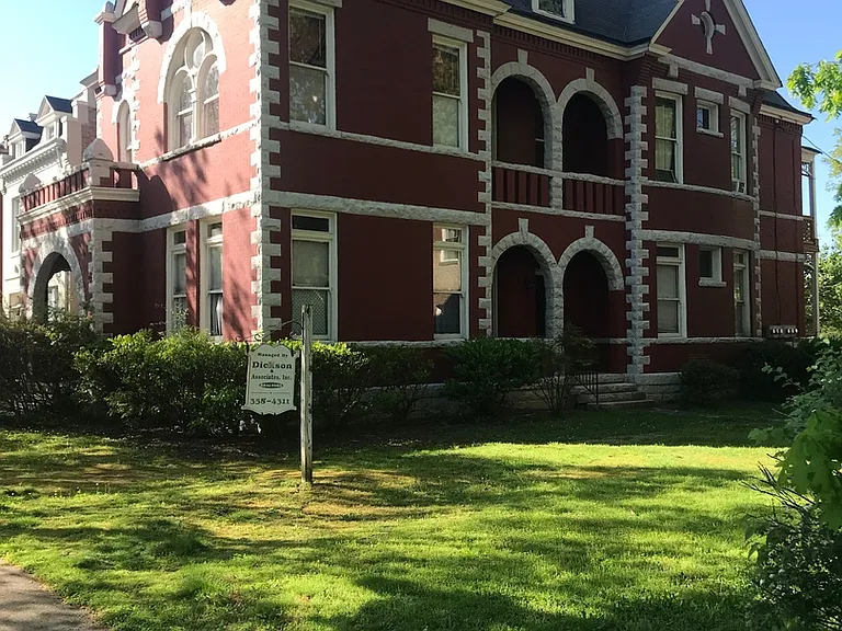 100 North Colonial Avenue — Photo 3