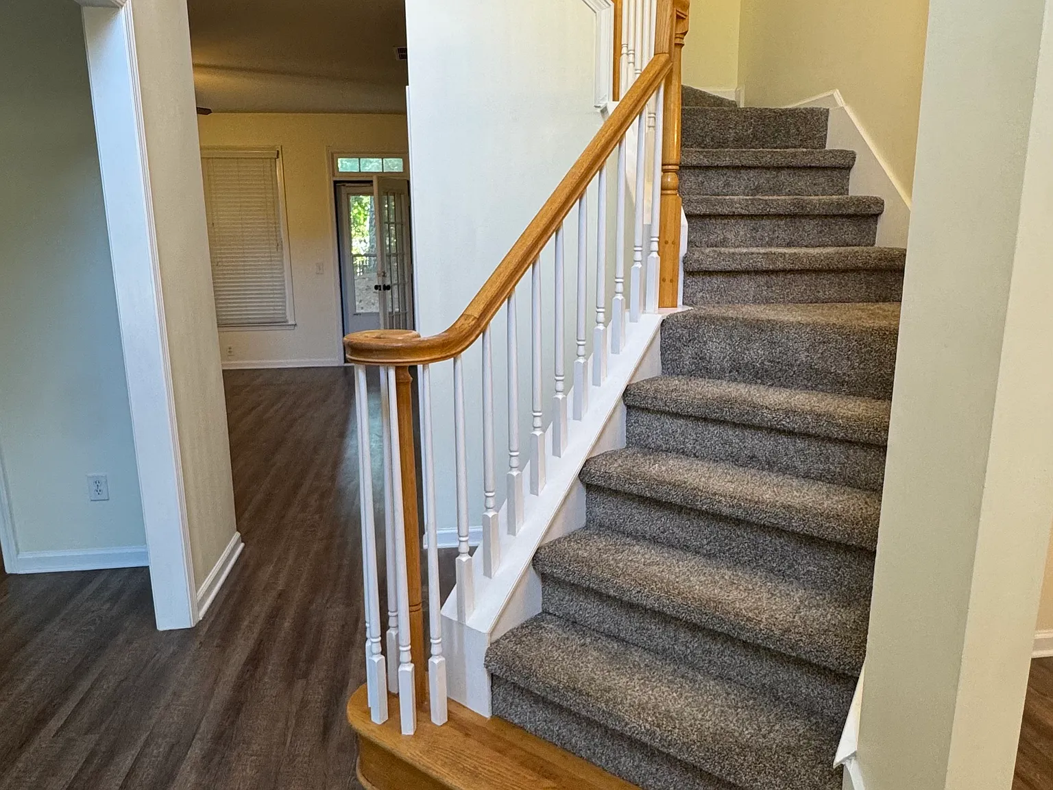 10295 Medridge Cir — Photo 2