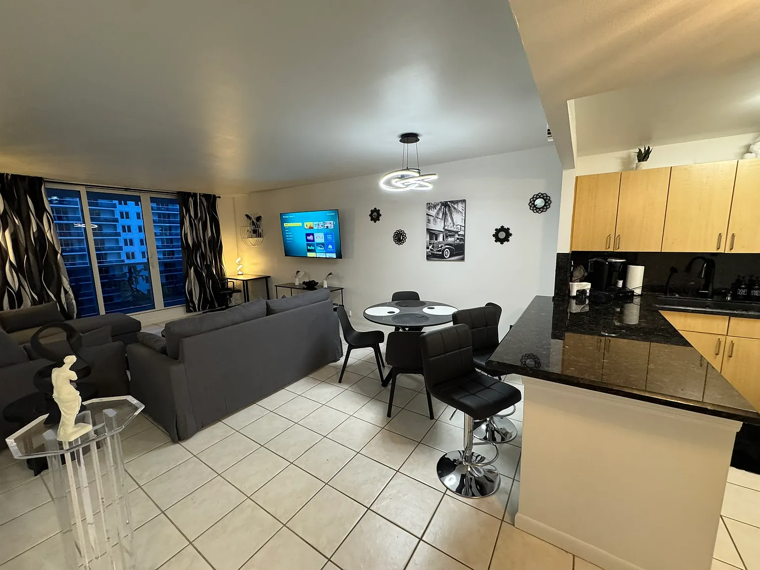 1 bed, 960 sqft, $5,300 — Photo 3