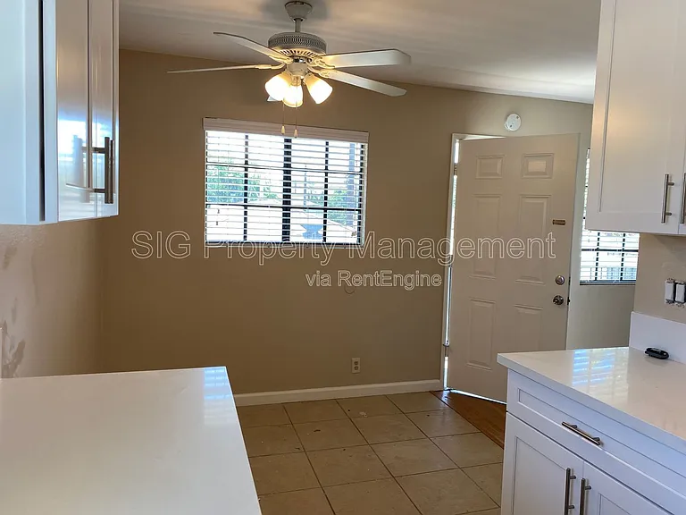 405 W Alameda Ave #J — Photo 8