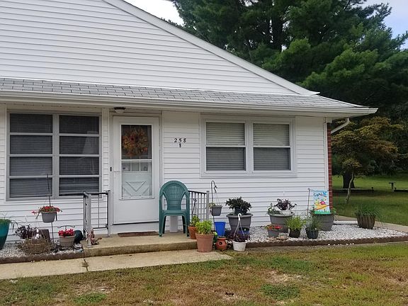 2nd image of 258 Laurel Place #B